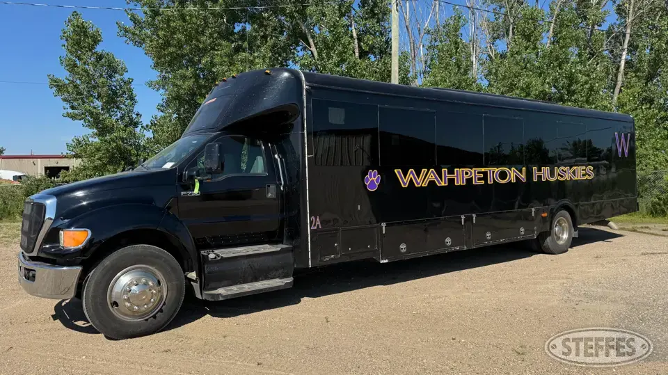 2012 Ford F-750 XLT Bus