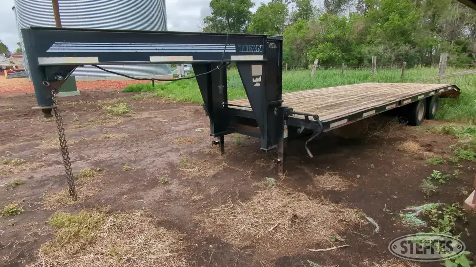 2000 Titan Flatbed Trailer