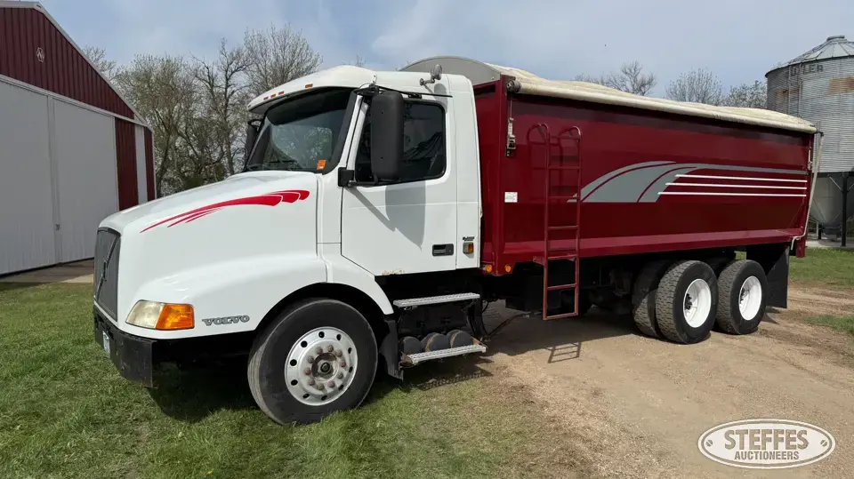 1999 Volvo VNM64T Grain Truck