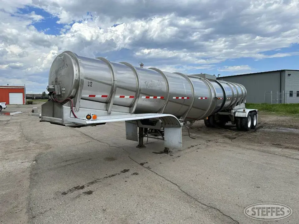 2012 Polar 5600 Tank Trailer