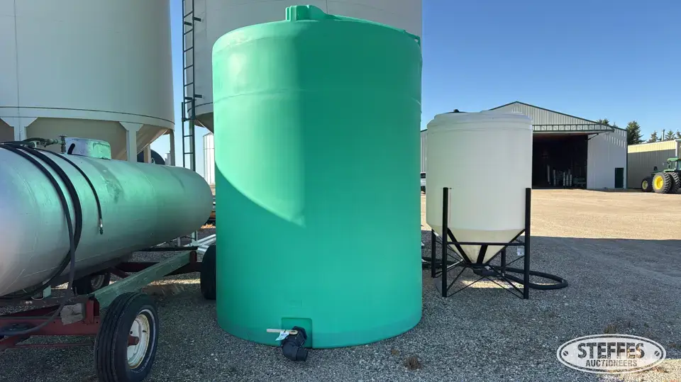 Enduraplas 3,000 gal. poly tank