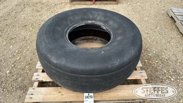 Goodyear 16.5L-16.1 tire