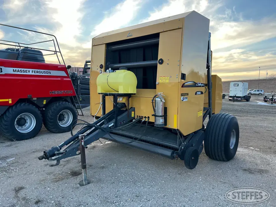 2018 Challenger 2956 Round Baler