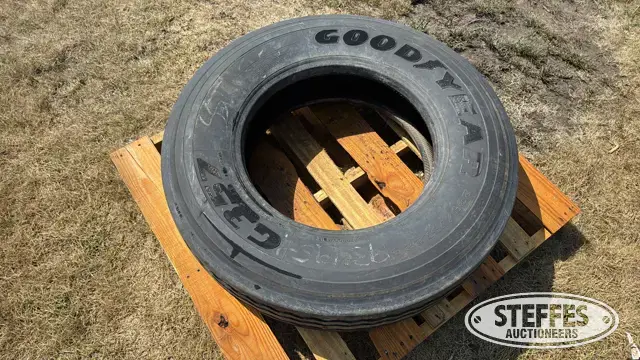 295/75R22.5 Tire