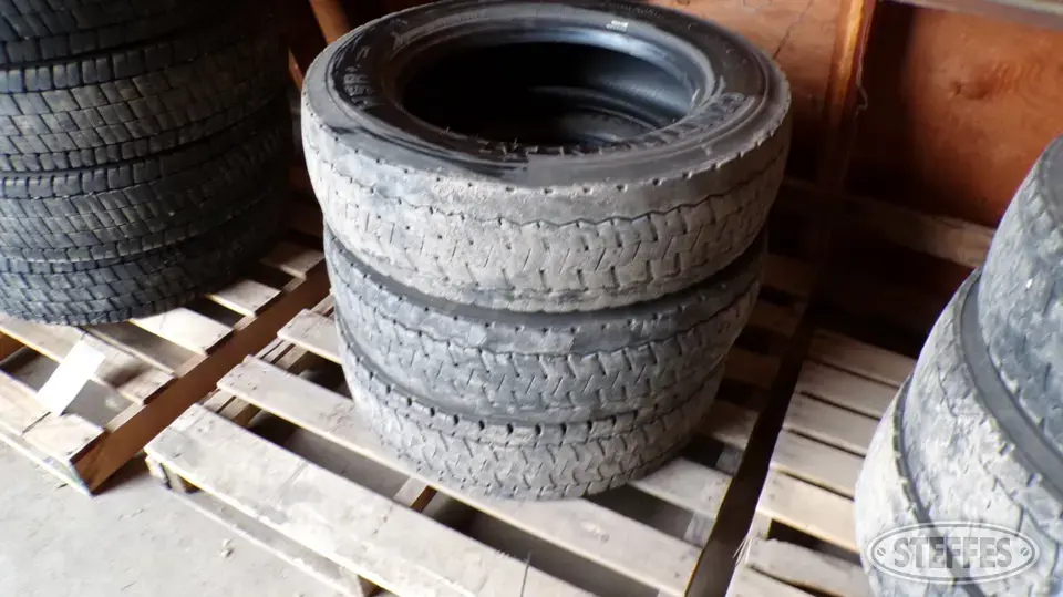 (3) Continental HSR 225/70R19.5 tires Truck Tire