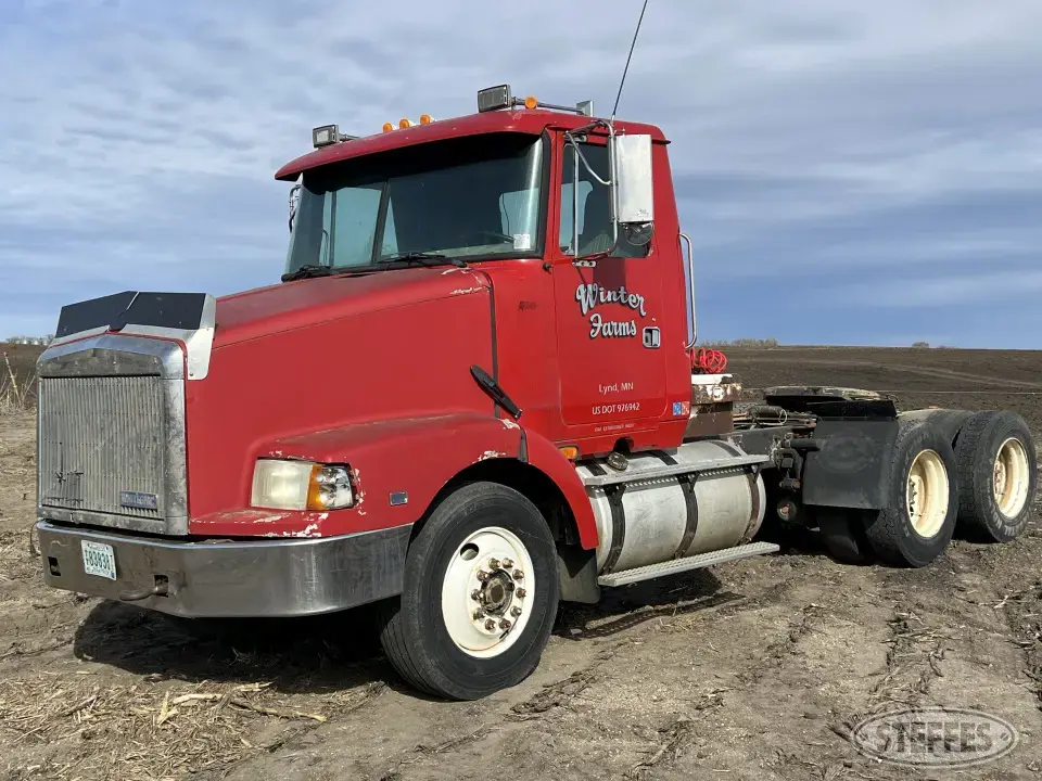 1995 White/GMC Conventional Truck without Sleeper