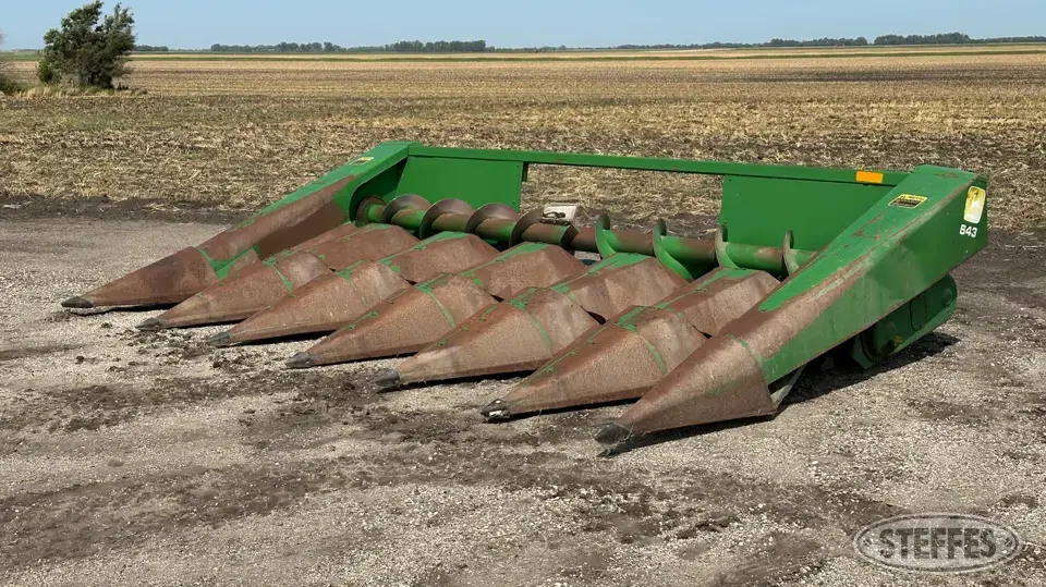 John Deere 643 Corn Head