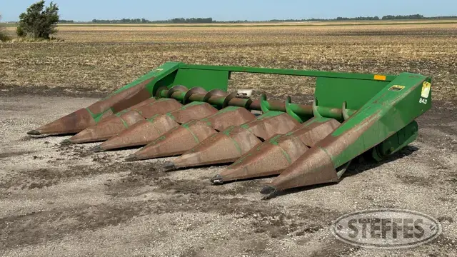 John Deere 643