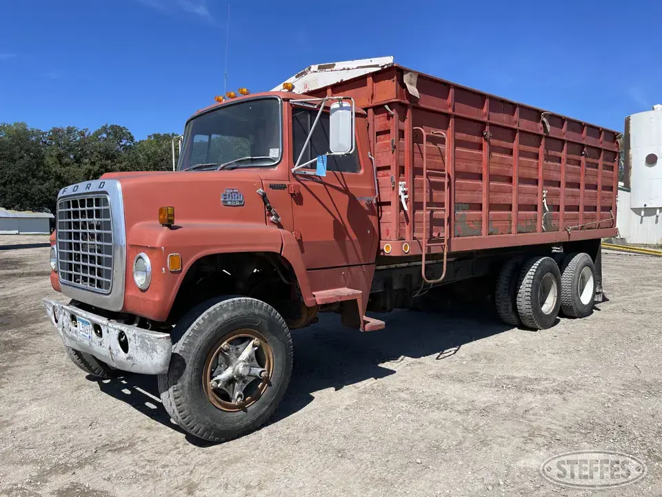 1980 Ford 800 Tandem Boxed Truck