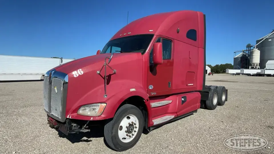 2012 Kenworth T700 Conventional Truck with Sleeper