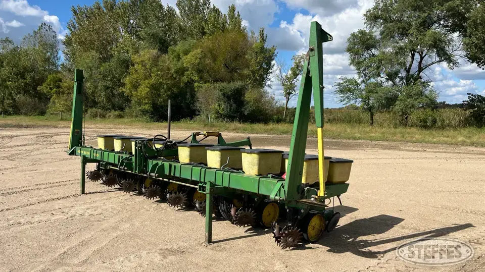 John Deere 7100 Less Than 12 Row Planter