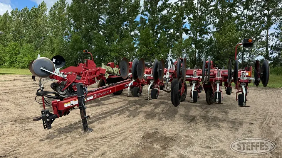 Wil-Rich PT-7722 Row Crop Cultivator