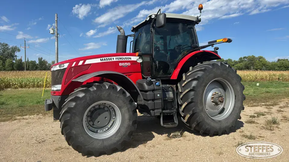 2013 Massey Ferguson 8650 Dyna-VT MFWD Tractor