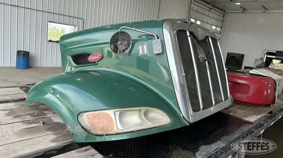 Peterbilt Truck-Trailer Part