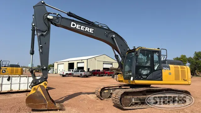2019 Deere 210G LC