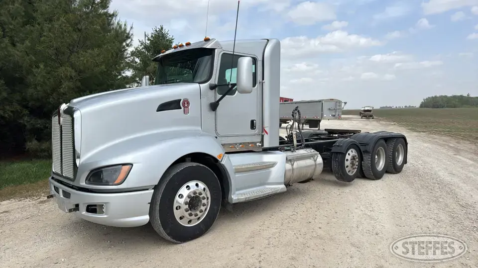 2010 Kenworth T660 Conventional Truck without Sleeper