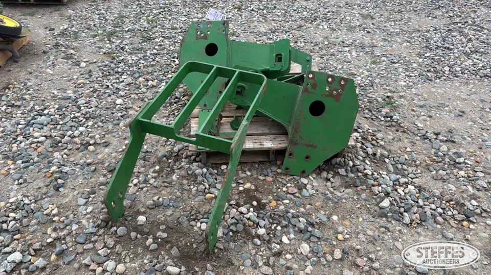 John Deere 740 loader mounts Tractor Loaders and Attachment