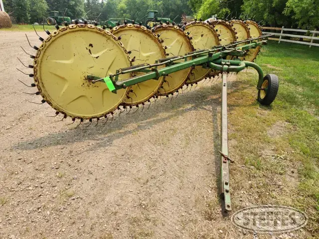 John Deere 567