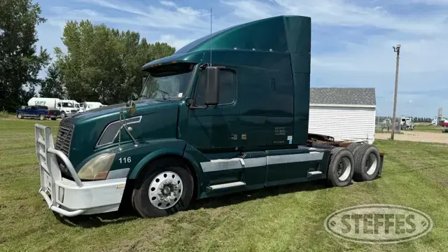 2004 Volvo VNL