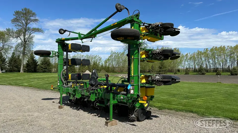 2006 John Deere 1710 12 or More Row Planter