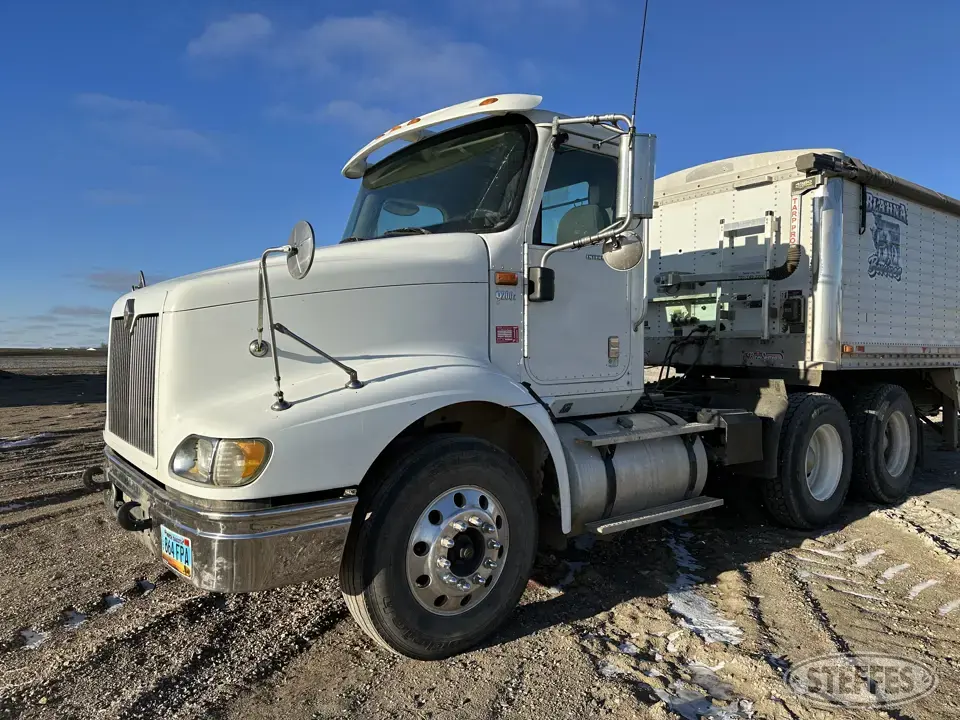2005 International 9200 Conventional Truck without Sleeper