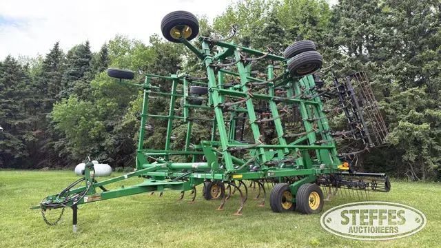 2011 John Deere 2210L
