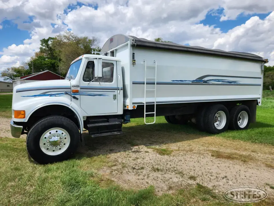 1992 IHC 4900 Tandem Boxed Truck