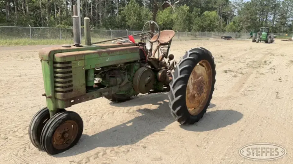 1946 John Deere B 2WD Tractor