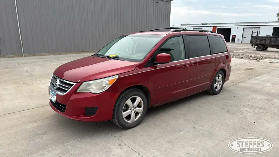 2009 Volkswagon Routan Van