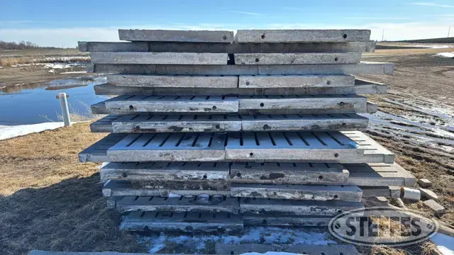 (40) Concrete hog slats