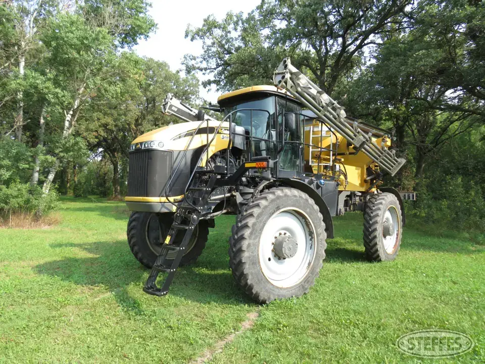Ag-Chem 1300 Self-Propelled Dry Applicators-Spreaders-Floater