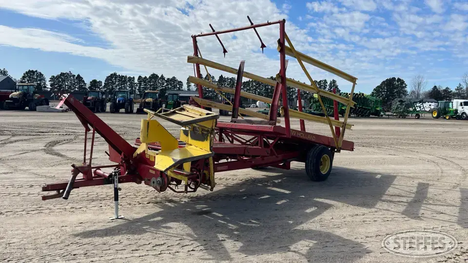 New Holland Stackliner 1012 Bale Handling