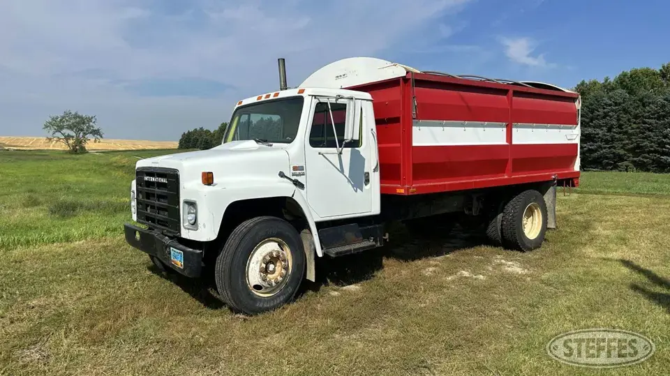 1985 International S1700 Single Axle Boxed Truck