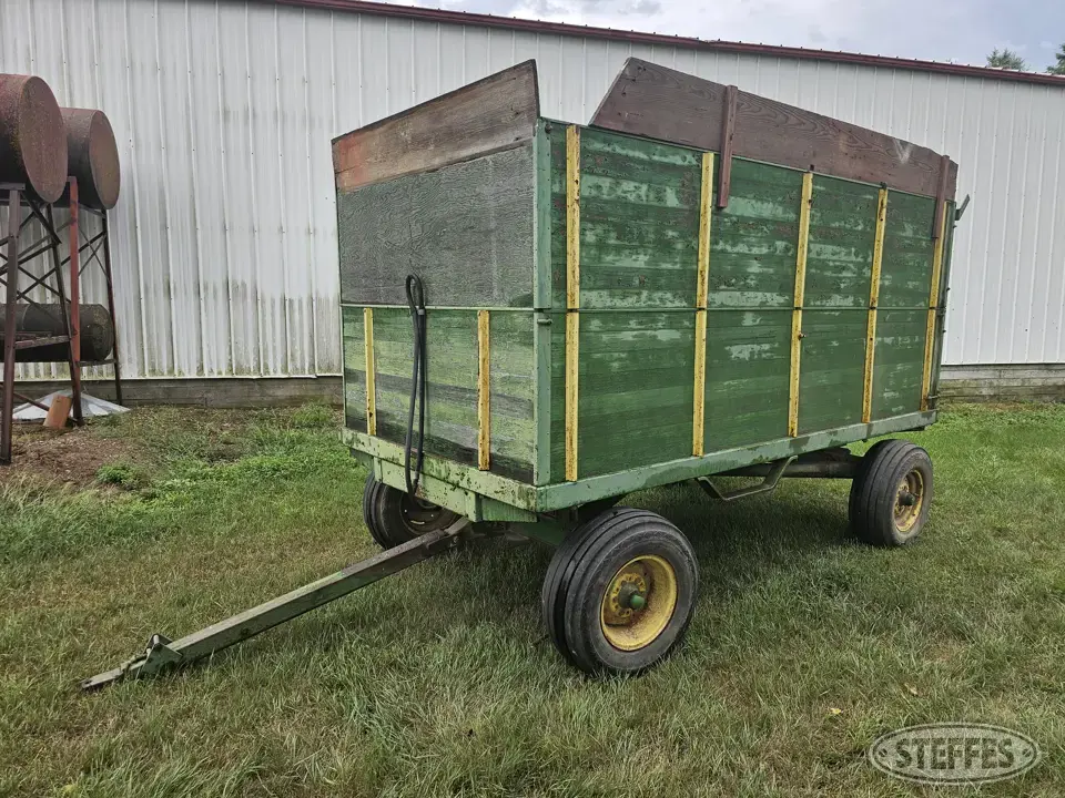 John Deere Barge Box Wagon