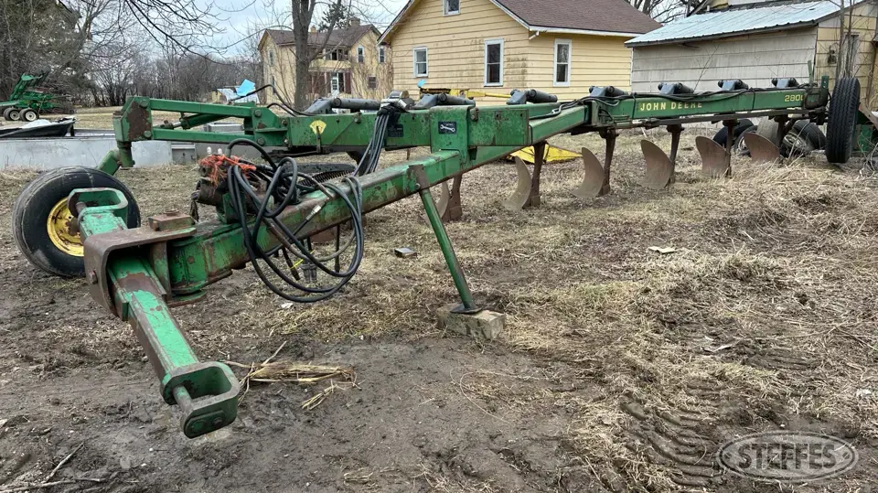 John Deere 2800 Plow