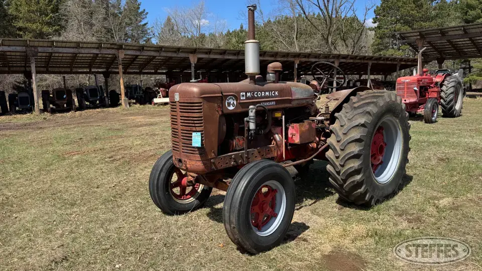 1953 McCormick-Deering Super W-6 Standard Collectible Tractor