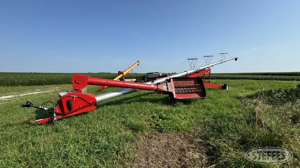 Hutchinson HX 10-73 Swing Hopper Auger