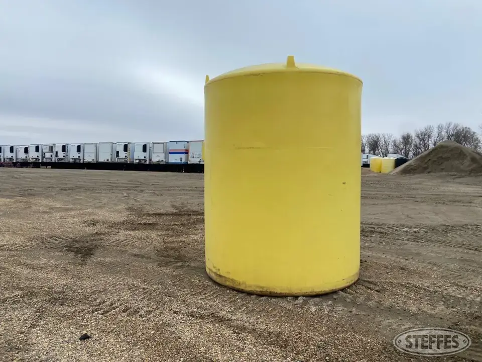 F/S Mfg. 3000 gal. Poly Tank