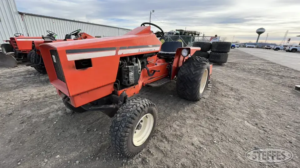 Allis Chalmers 720 Lawn Tractor