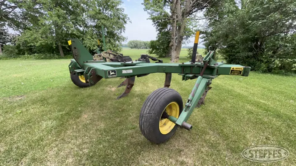 John Deere 915 Ripper