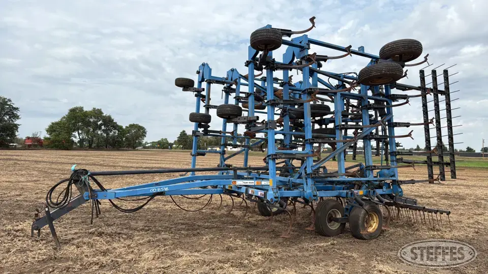 DMI Tiger-Mate Field Cultivator