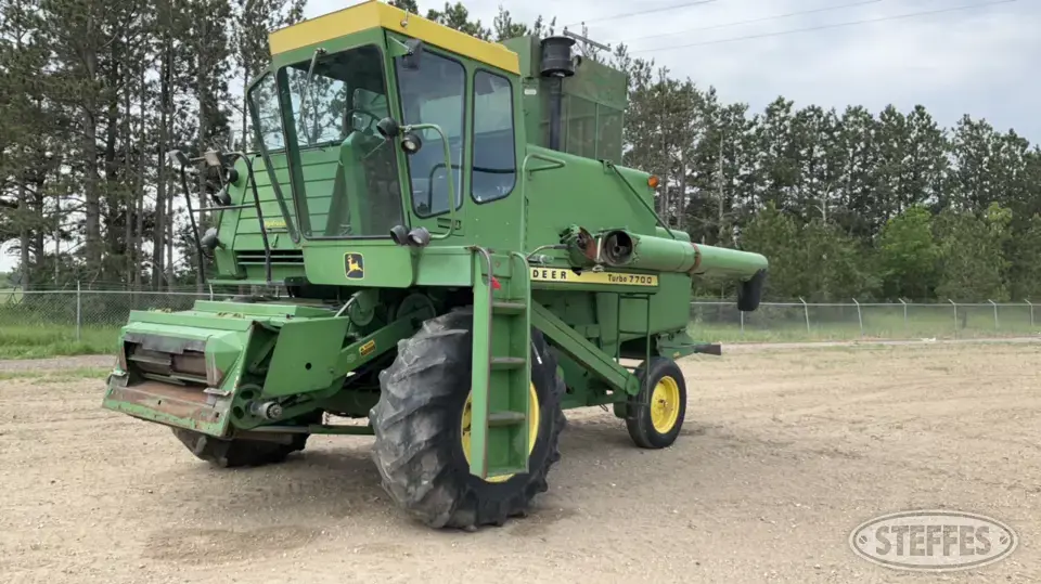 1977 John Deere 7700 Combine