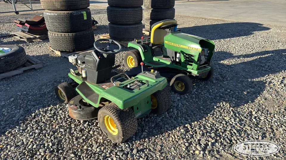 (2) John Deere STX38 riding lawn mowers Lawn Tractor