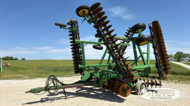 1999 John Deere 637