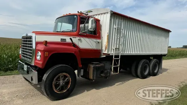 1977 Ford 9000