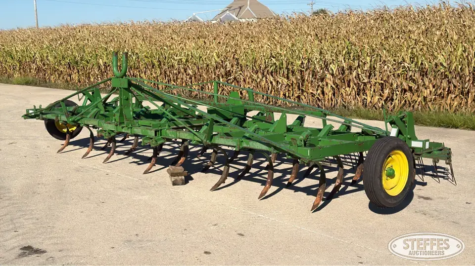 Chisel plow