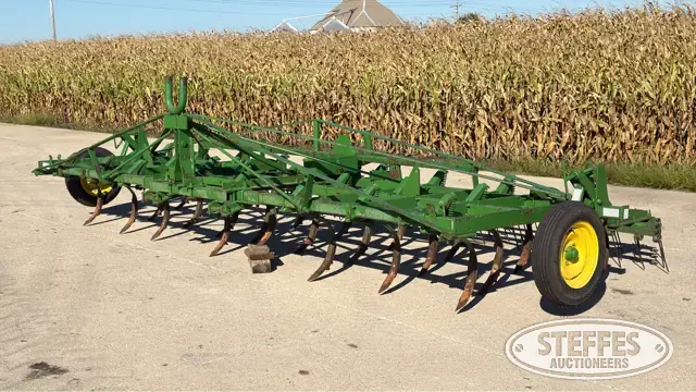 Chisel plow