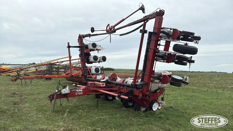 White 5100 12 or More Row Planter