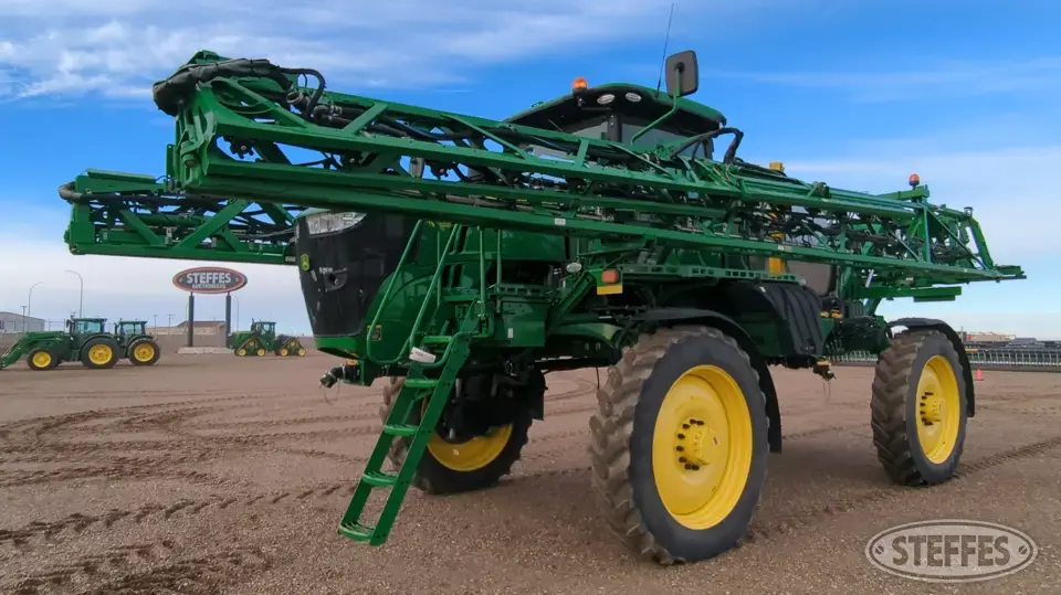 2020 John Deere R4038 Self-Propelled Sprayer