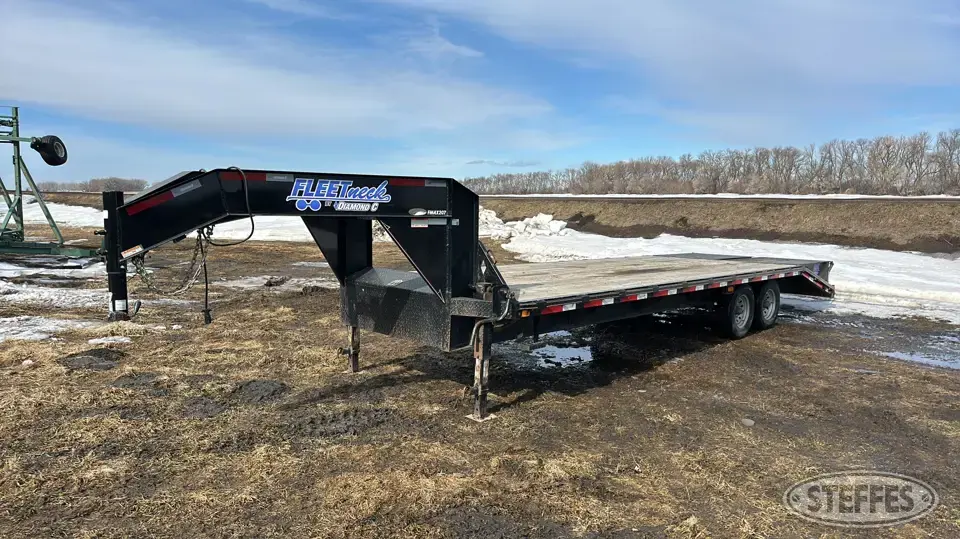 2015 Diamond C Fleetneck Flatbed Trailer
